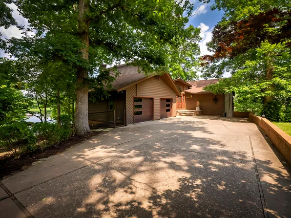 396 Lake Indian Hills Cir, Carbondale, IL 62902