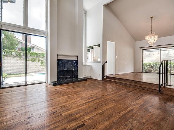 2nd image of 130 Fox Glen Cir