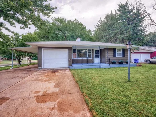 530 N 3rd St, Lindsborg, KS 67456