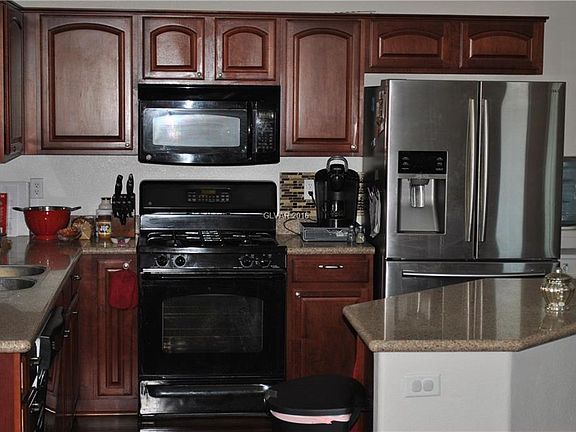 3rd image of 4752 Killington St