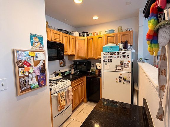 2nd image of 410 Washington St APT 14