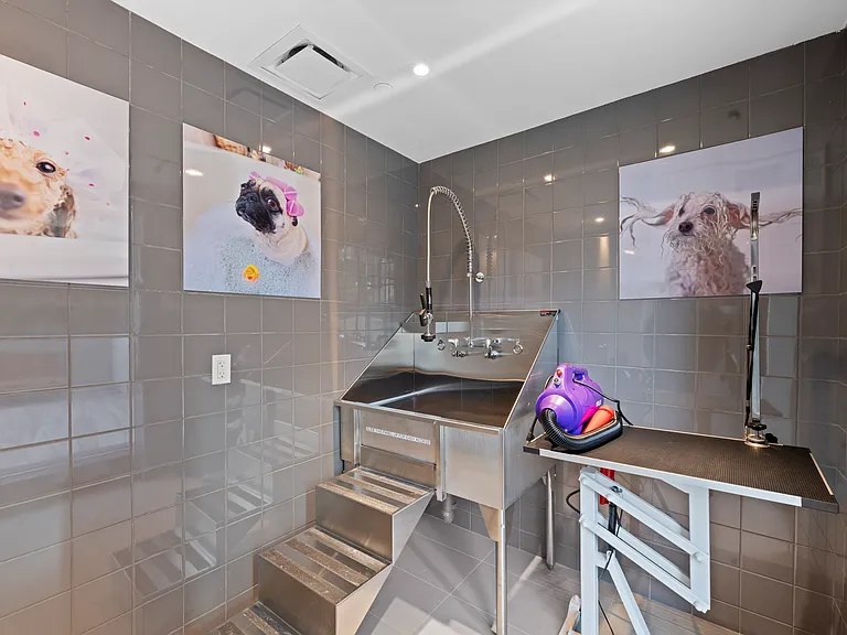101 Roehampton Ave — Photo 13