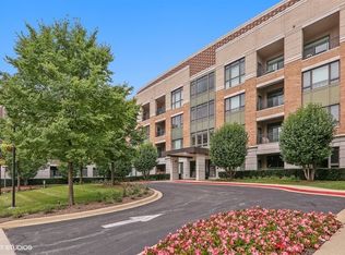 410 Village Rd #90, Burr Ridge, IL 60527