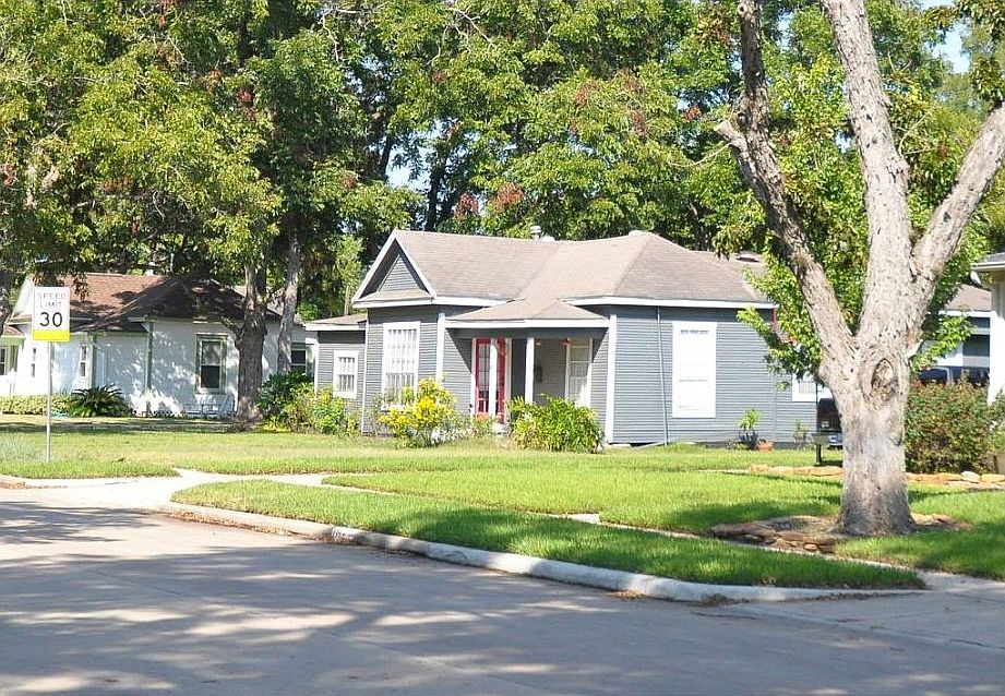 1st image of 135 Lakeview Dr
