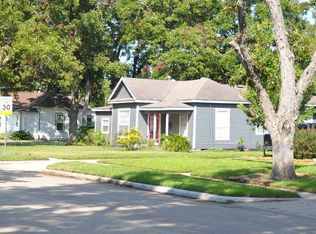 135 Lakeview Dr, Sugar Land, TX 77498