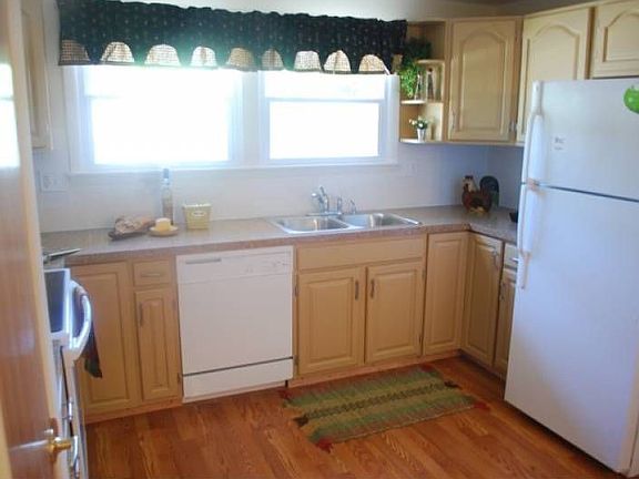 2nd image of 4306 1/2 Belmont Dr