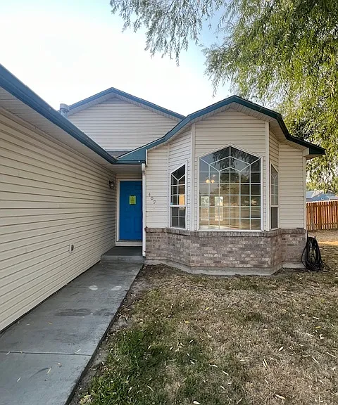 409 Meadowbrook Pl — Photo 1