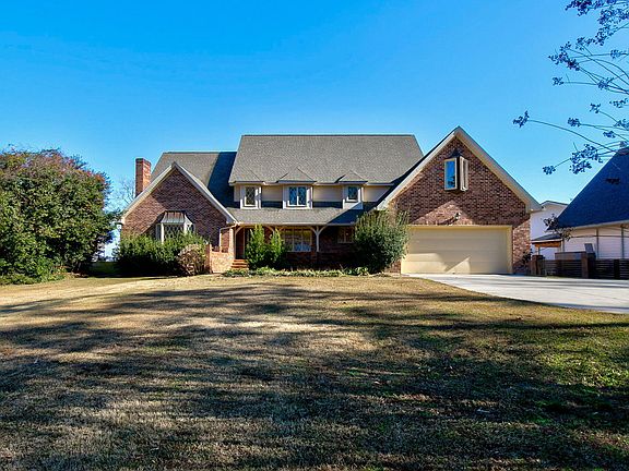 3rd image of 443 Santee Dr