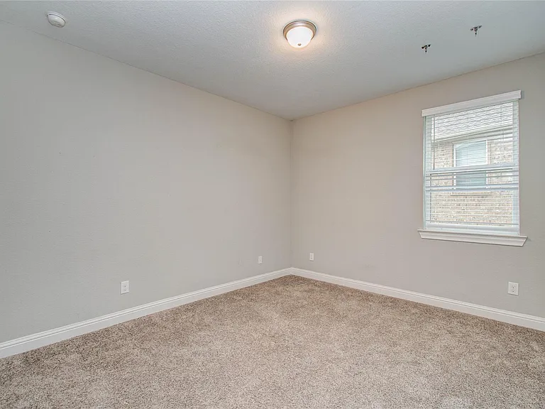19029 Villa Ln — Photo 6