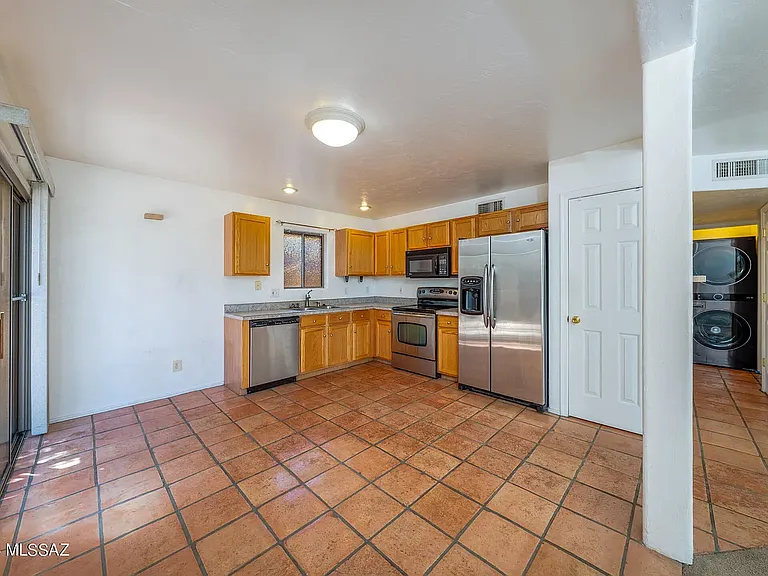 2218 N Belvedere Ave — Photo 8