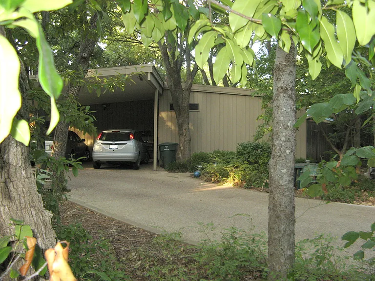 111 Alan A Dale Cir — Photo 14