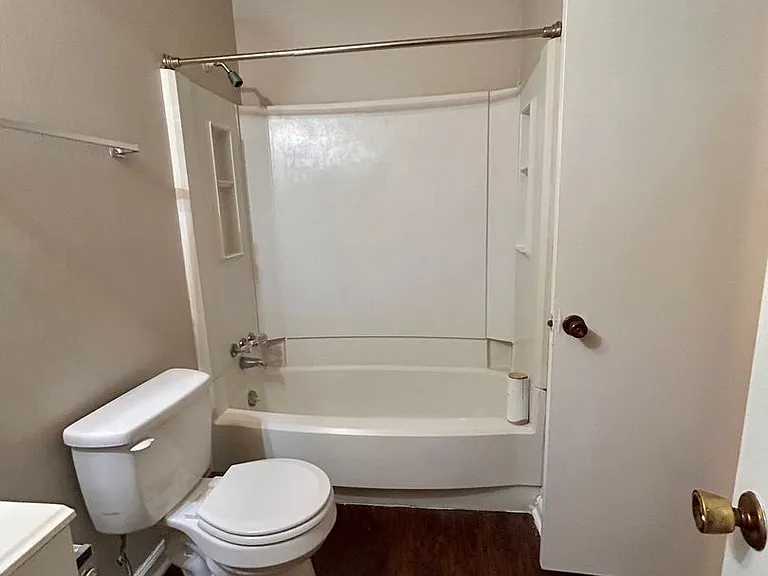 184 Dorchester Manor Blvd #B — Photo 8