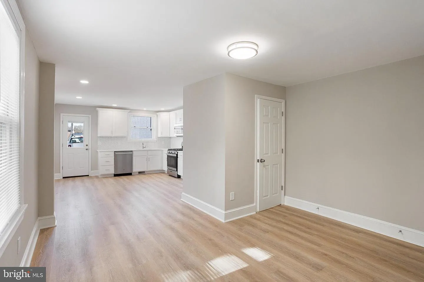 2 bed, 1.5 bath, 980 sqft, $2,245 — Photo 3