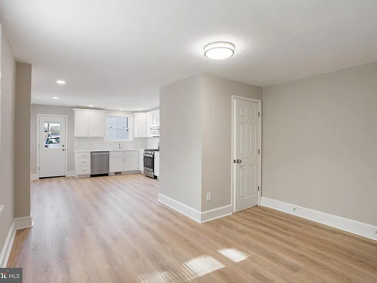 809 N Providence Rd — Photo 3