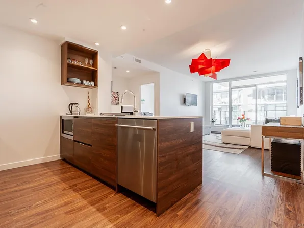 369 Tyee Rd #604, Victoria, BC V9A 0B6