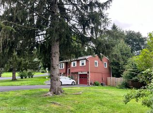 69 Berkshire Dr, East Greenbush, NY 12061
