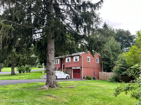 69 Berkshire Drive, East Greenbush, NY 12061