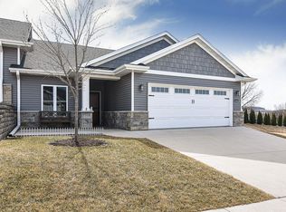 1441 Autumn Ridge Ln, Dubuque, IA 52003