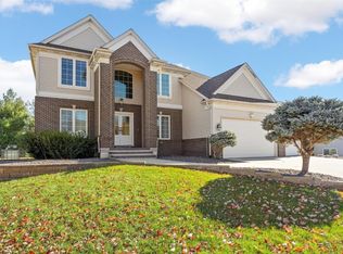 570 Landau St, Robins, IA 52328