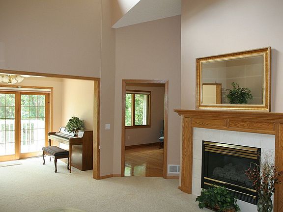 Great Rm Fireplace