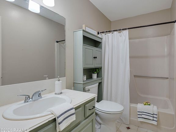 4th image of 128 Avenue Belle Terre