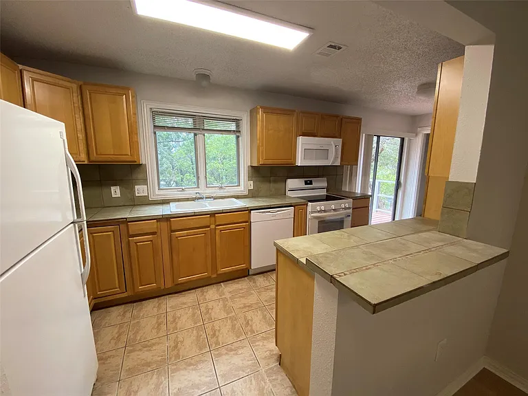 1516 Lisa Dr #B — Photo 5