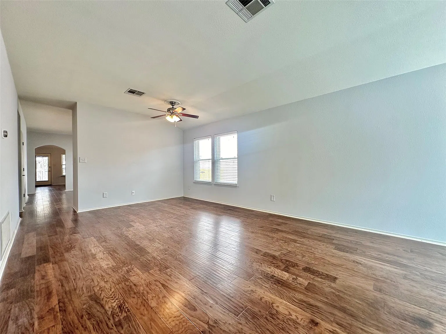 3 bed, 2.0 bath, 1690 sqft, $2,200 — Photo 2