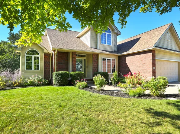 4915 Copper Creek Dr, Pleasant Hill, IA 50327