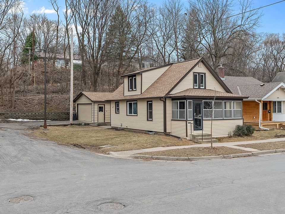 1st image of 262 Curtice St E