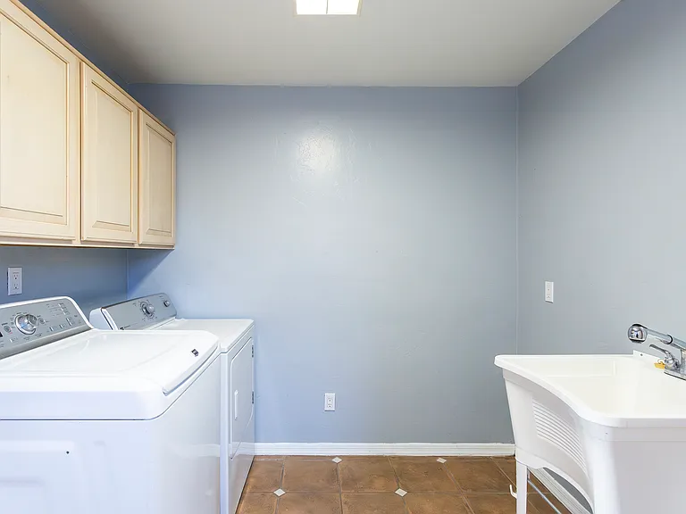 414 Bury Ct — Photo 30