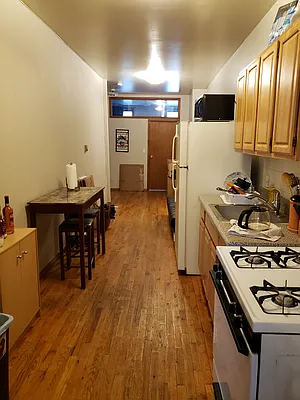 Rented by MCR Realty | media 4