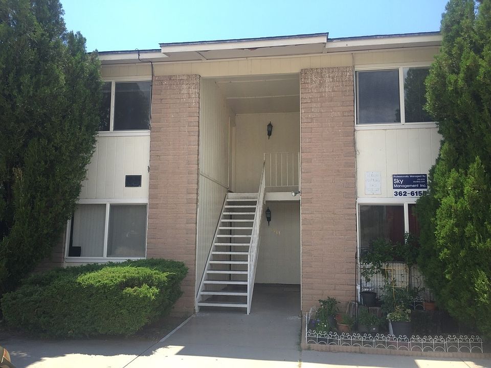 2nd image of 2813 Muriel St NE
