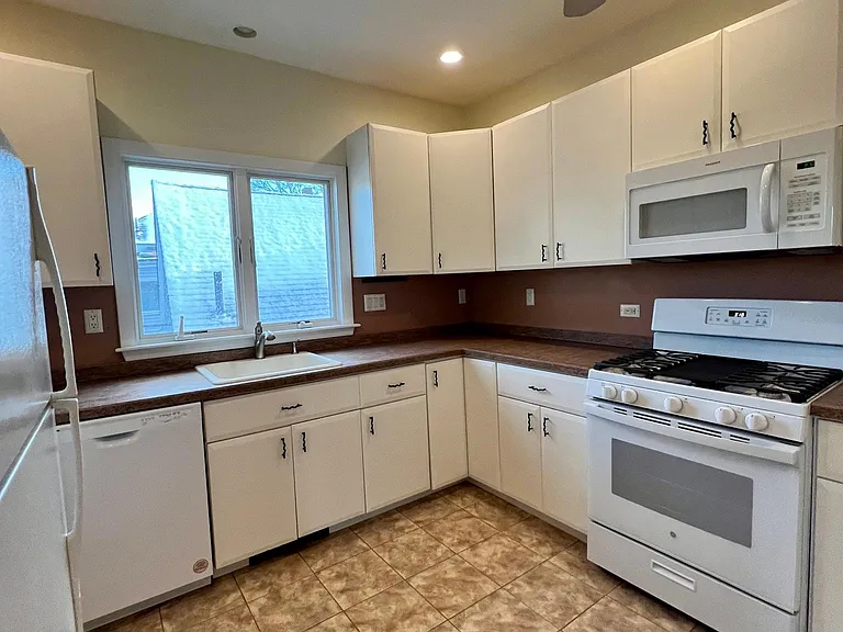 108 Chestnut St #3 — Photo 6
