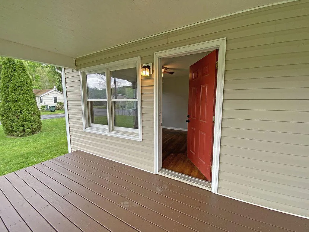 3 bed, 900 sqft, $1,795 — Photo 4