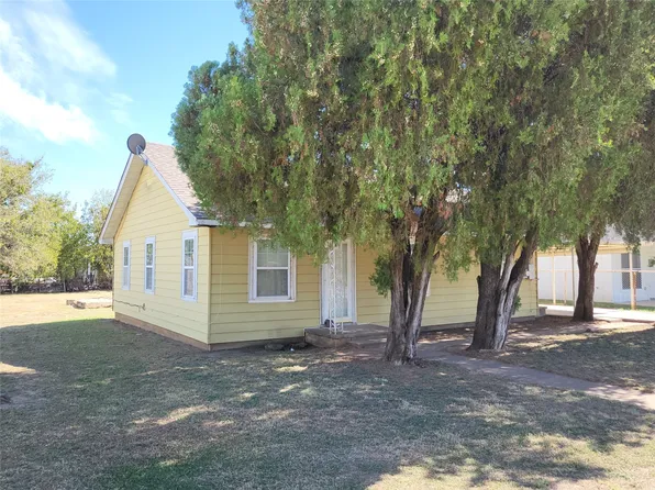 416 N Knox St, Jacksboro, TX 76458