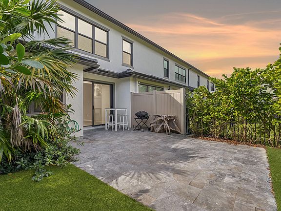 2nd image of 2147 Appleton Circle N