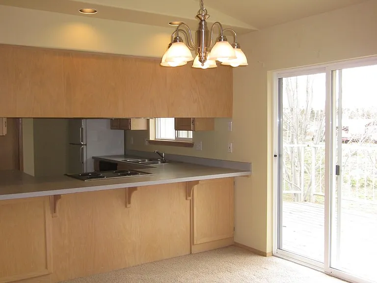 2114 SW Salmon Ave — Photo 3