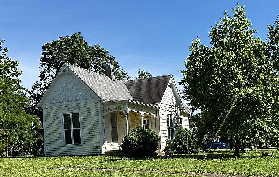 1st image of 275 N Maple St