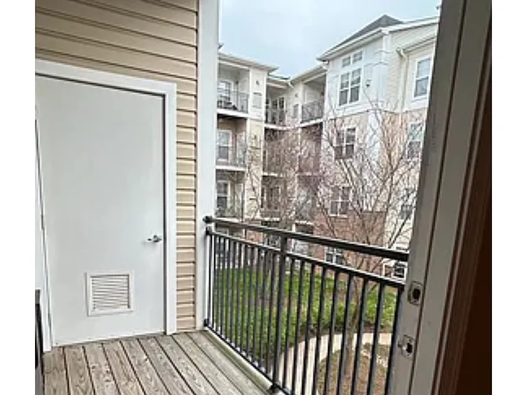 3810 Lightfoot St #208 — Photo 12