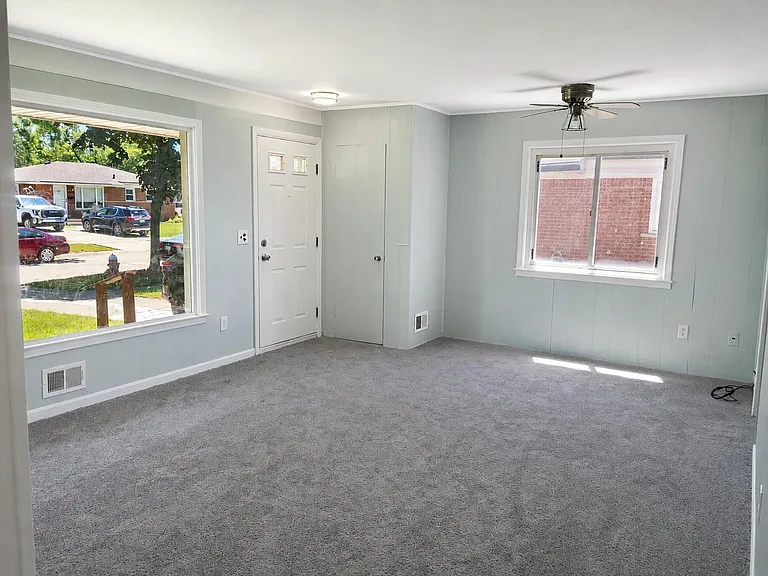 24335 Cottage Ln — Photo 2