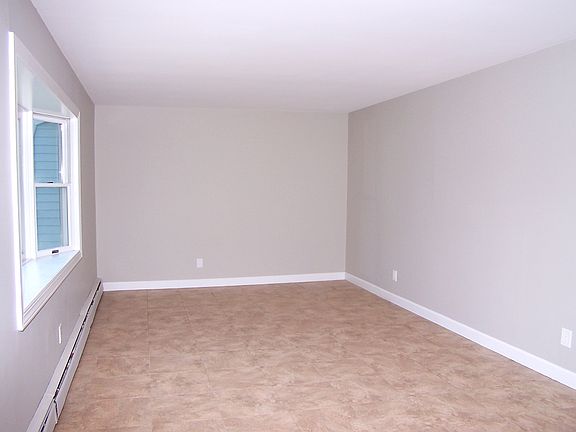 2nd image of 116 Circle Dr S