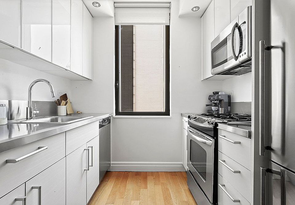 1st image of 550 W 54th St APT 1405