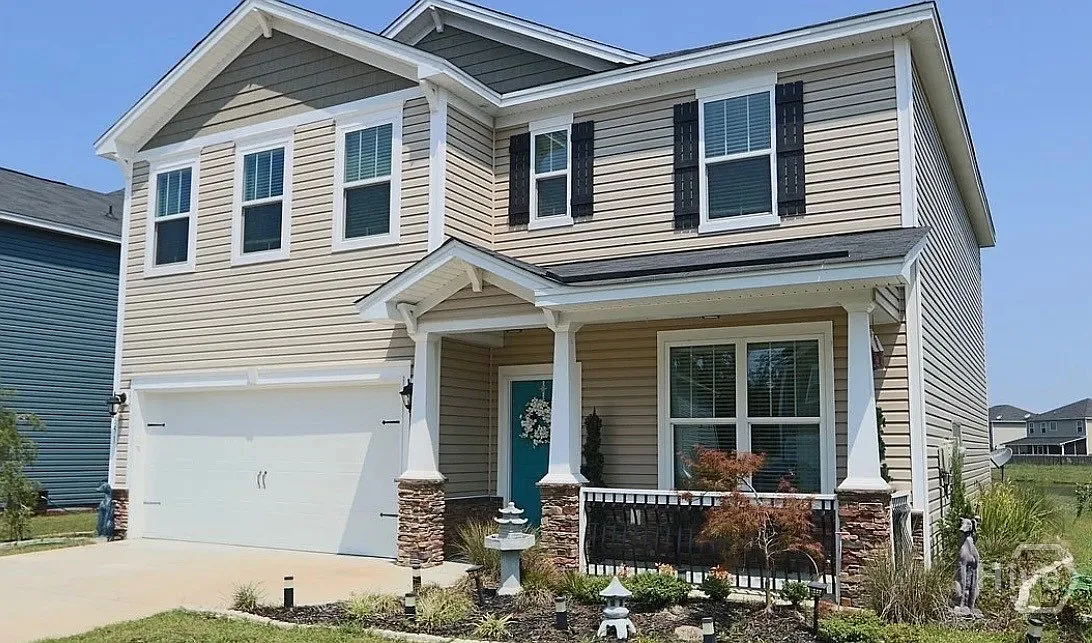 3 bed, 2.5 bath, 2364 sqft, $2,500 — Photo 1