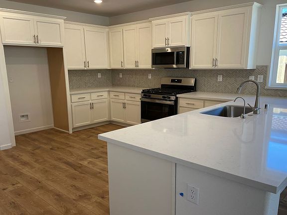 3rd image of 607 Brooklyn Ct