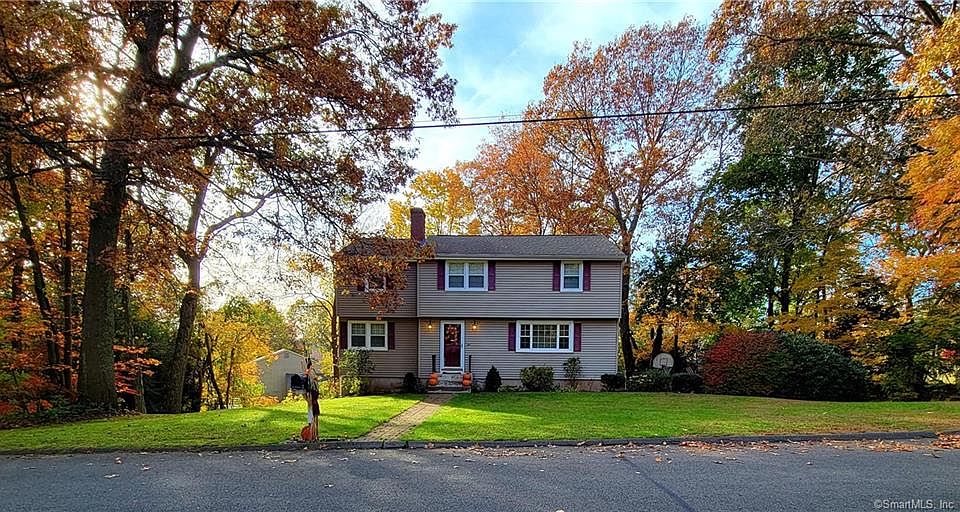 1st image of 4 Knollwood Dr