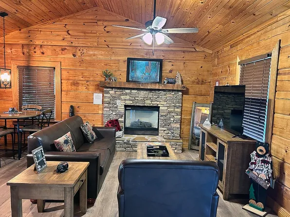 3215 Steeple Way, Pigeon Forge, TN 37863