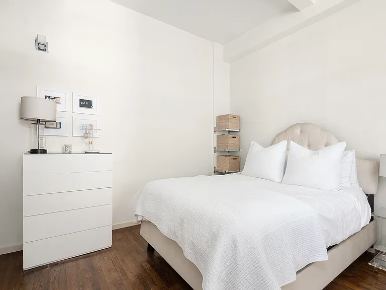 4 Lexington Ave #5P — Photo 3