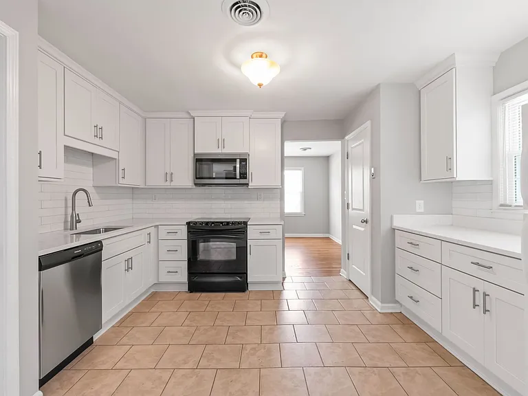 5054 Curtiswood Dr — Photo 9