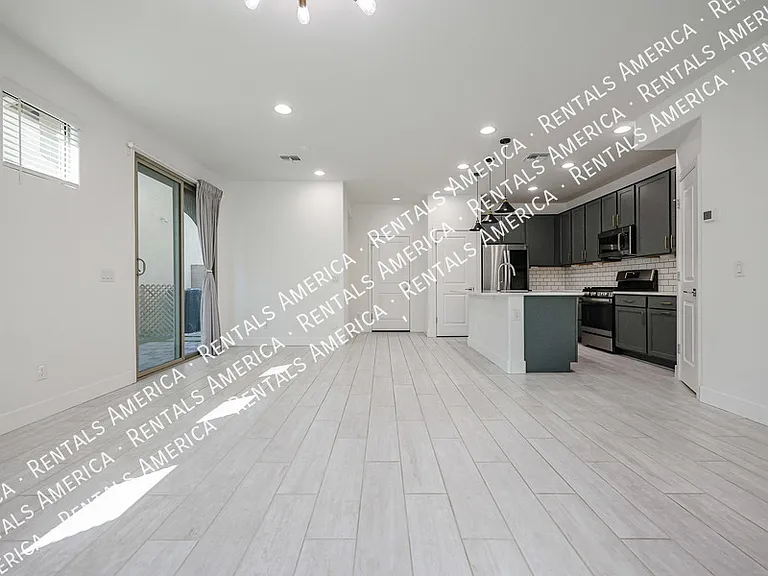 1656 S 83rd Way — Photo 3