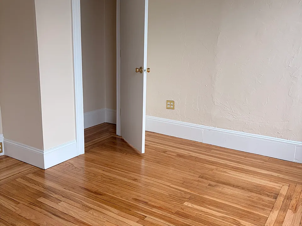 28 Aspinwall Rd #2